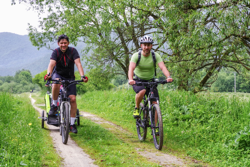 Bike with two online wheels