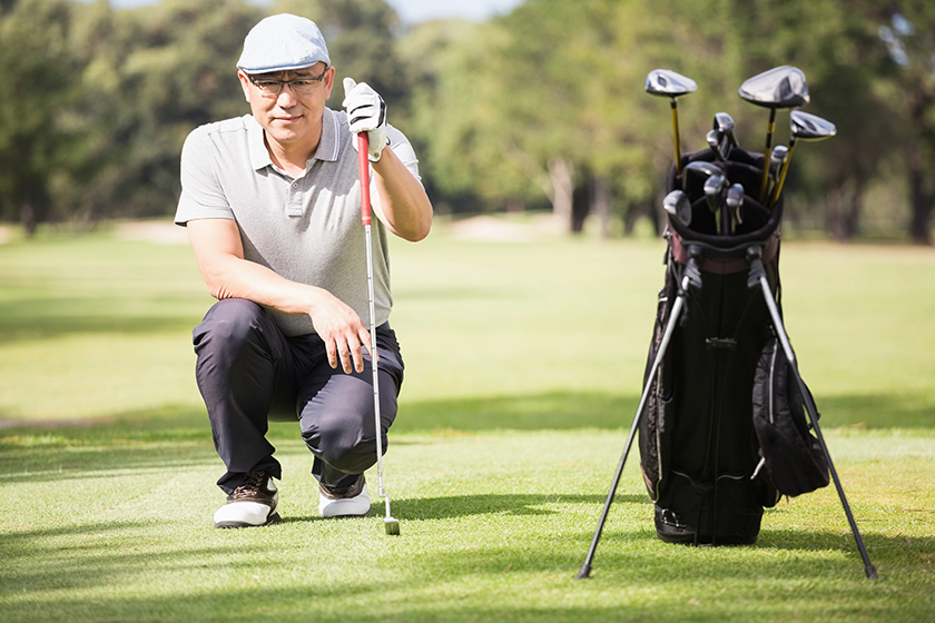 golfer-crouching-and-posing