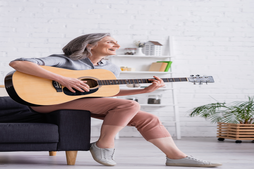 how-musical-instrument-lessons-create-meaningful-experiences-in-retirement-living-near-hardy-va How Musical Instrument Lessons Create Meaningful Experiences In Retirement Living Near Hardy, VA