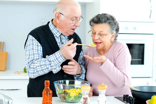 senior-couple-in-the-kitchen